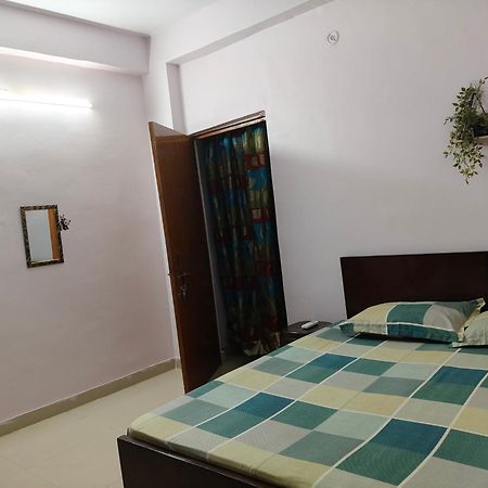 Sharda Homestay Ayodhya Exterior foto